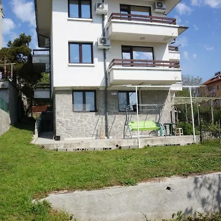 Burkopolis Nyaraló *