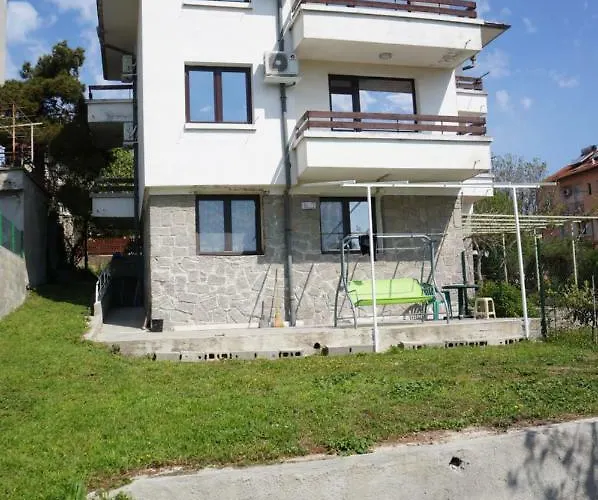 Burkopolis Feriehus *